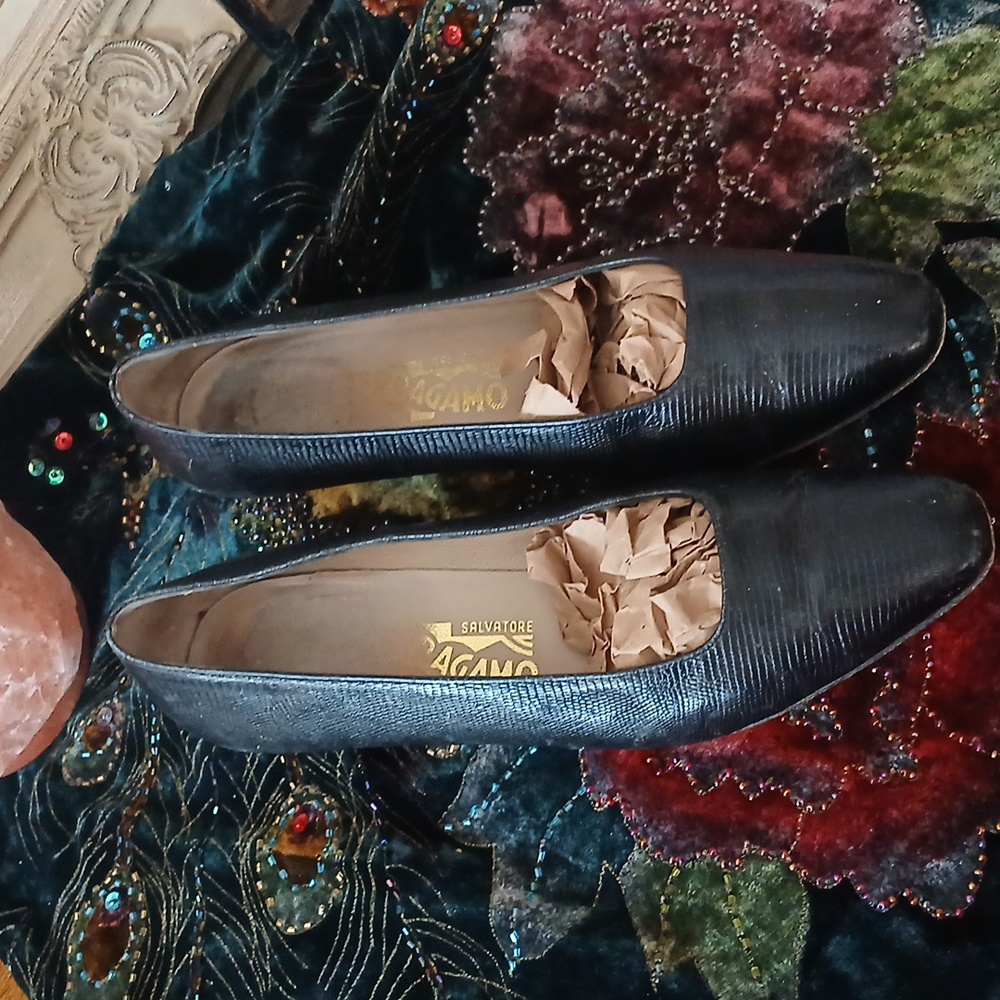 Salvatore Ferragamo Italian leather black kitten heels DE31175149 women's size8B - Picture 3 of 7